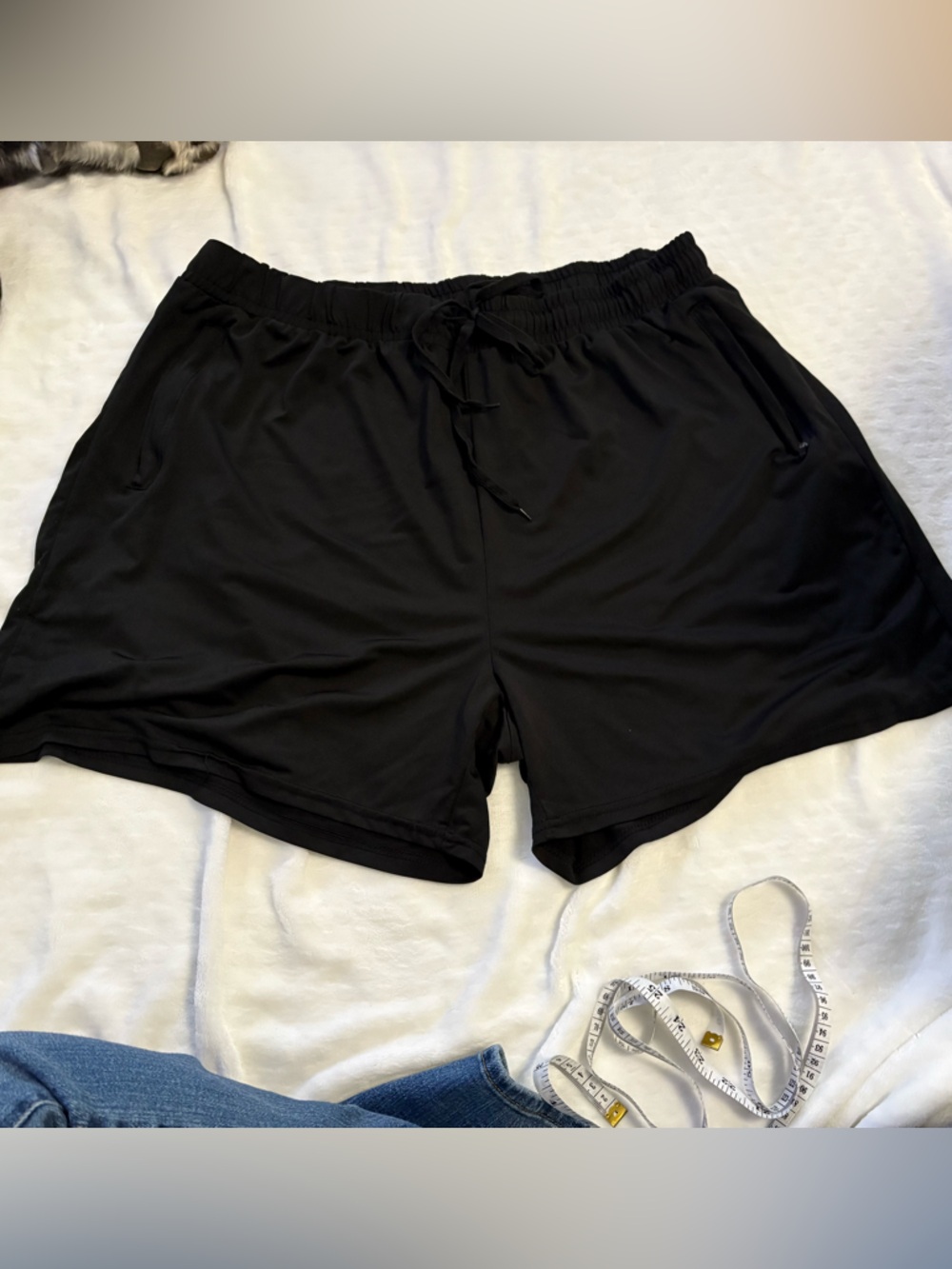 Real Essentials Women’s Shorts Size 1X Black Zip Pockets Stretch Waist